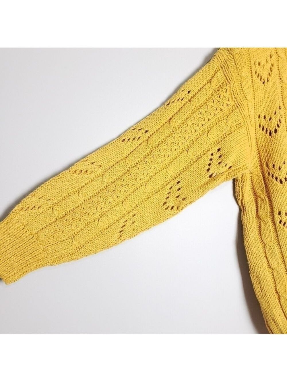VINTAGE Wheat Yellow V-neck Cable Knit Sweater size Medium - Picture 2 of 10